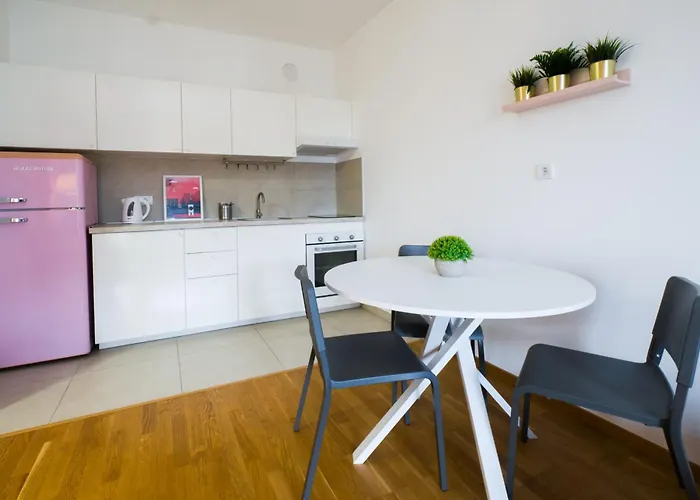 Apartamento Kej One Bedroom Apartment-free Private Parking-fast Wi-fi *
