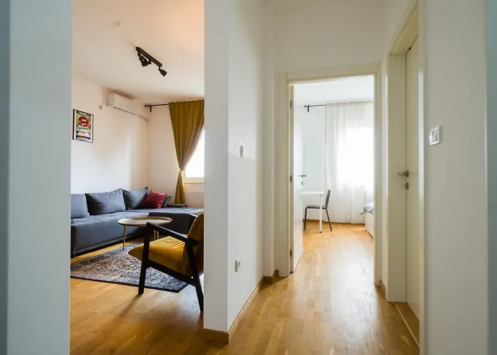 Apartamento Kej One Bedroom Apartment-free Private Parking-fast Wi-fi *