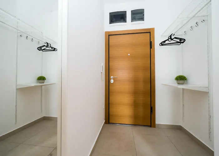 Kej One Bedroom Apartment-free Private Parking-fast Wi-fi * Novi Sad